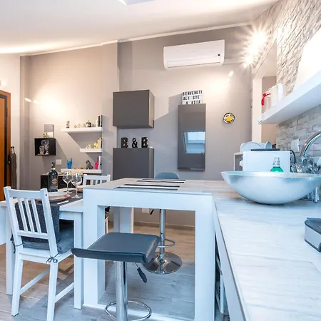 Elegant And Sweet Apartment Parma